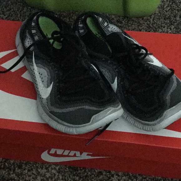 Nike Free Running Shoes - Picture 1 of 5